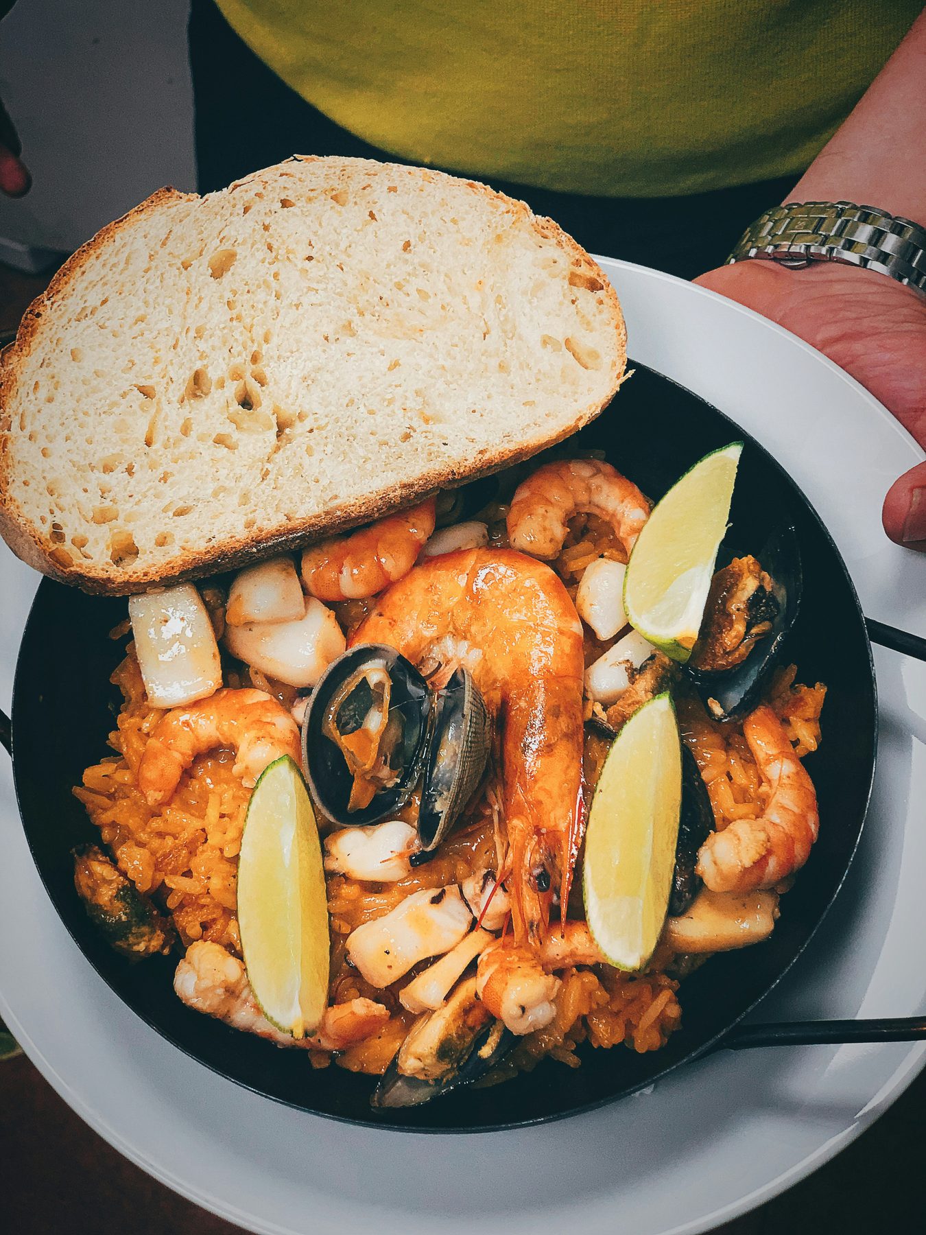 Arròs de marisc amb gambes i musclos